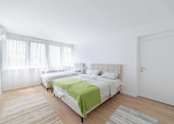 Old Town Vakat 1-Bedroom Modern Apartment